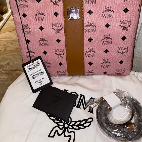 MCM soft pink visetos pouch💕optional crossbody 💕 - Picture 9 of 10